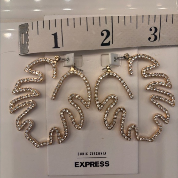 NWT-Express Gold Statement Leaf Earrings - Picture 7 of 7